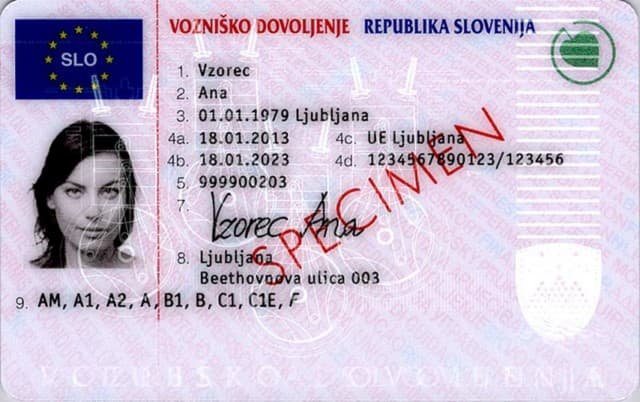 Slovensko vozniško dovoljenje-front.jpg